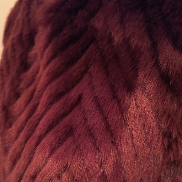 Charlie B Women's Burgundy Faux Fur Vest. Size Medium. Great Condition - Picture 4 of 5